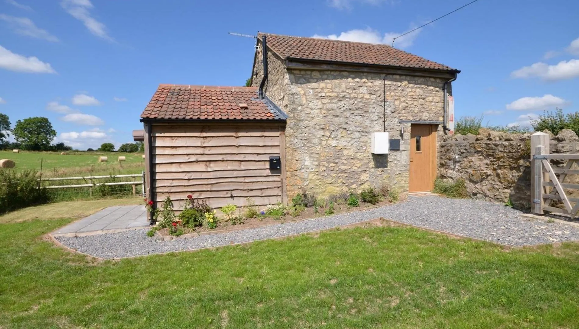 2 Bed In Bristol 75697 Villa
