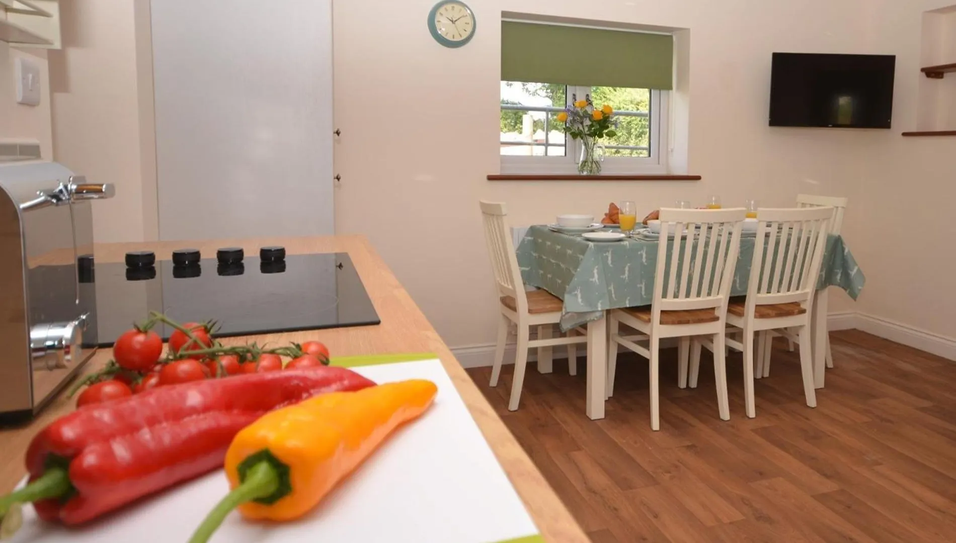 2 Bed In Bristol 75697 Villa